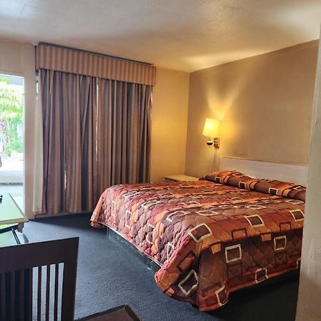 Econo Inn Clearwater Bagian luar foto