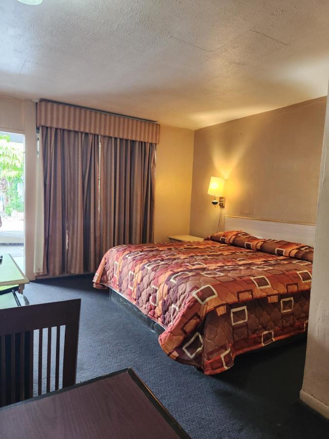 Econo Inn Clearwater Bagian luar foto