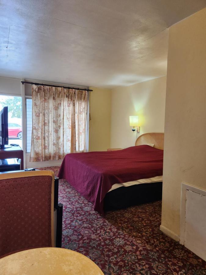 Econo Inn Clearwater Bagian luar foto