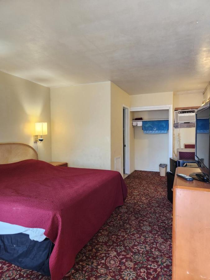 Econo Inn Clearwater Bagian luar foto